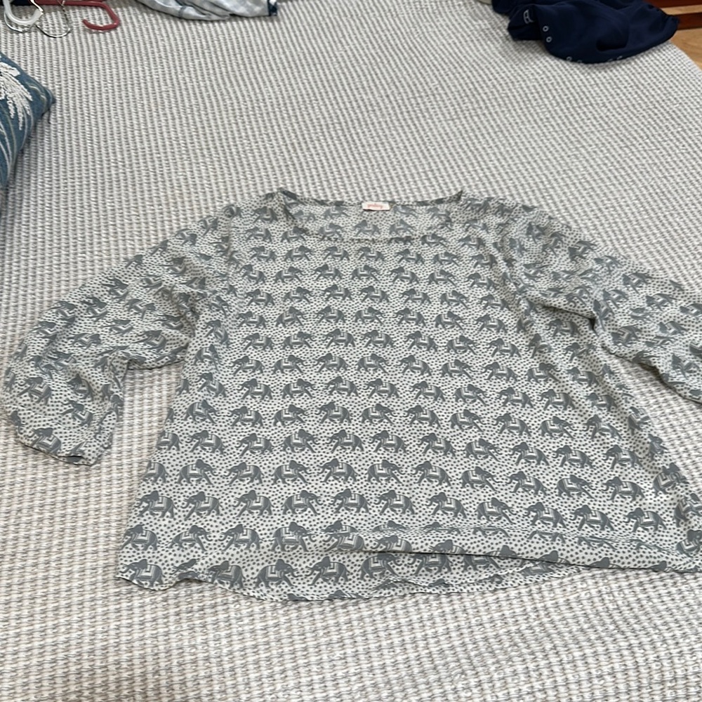 Pixley Gray Elephant top M EUC  Print Blouse
